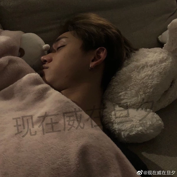 피해 여성이 중국 웨이보에 공개한 NCT 루카스 / 웨이보