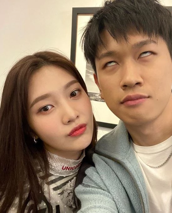 레드벨벳 조이와 가수 크러쉬 / 이하 조이 인스타그램