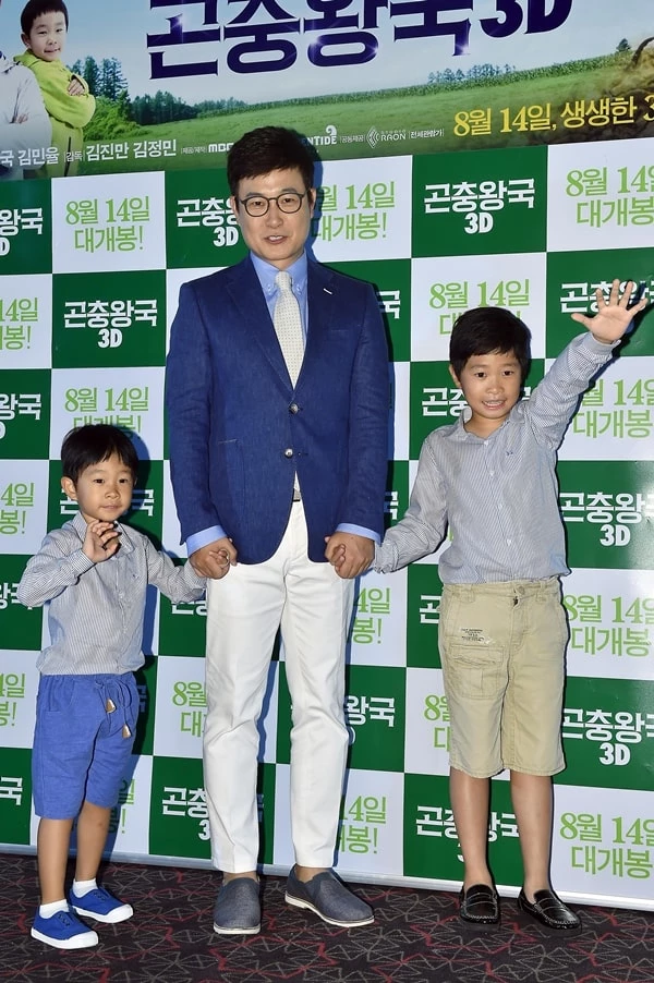 왼쪽부터 김민율 군, 김성주, 김민국 / 뉴스 1