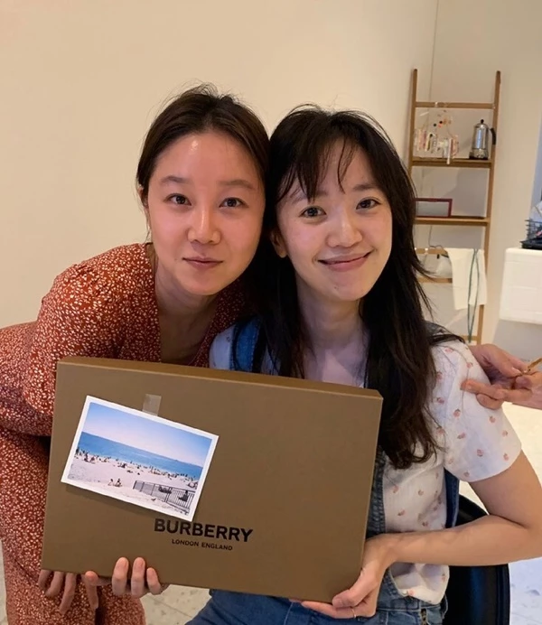 왼쪽부터 공효진, 전혜진 / 전혜진 인스타그램