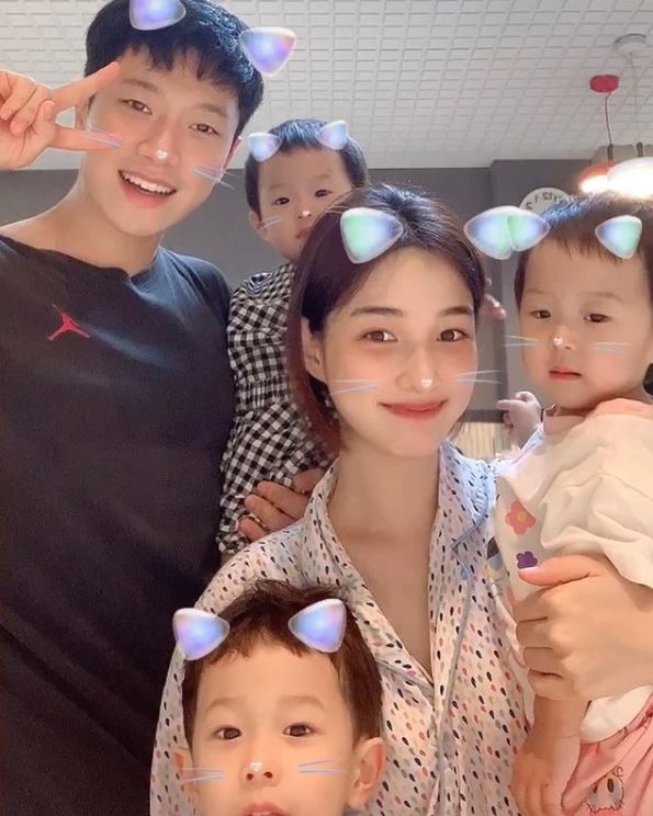 FT아일랜드 최민환, 라붐 출신 율희와 자녀들 / 율희 인스타그램