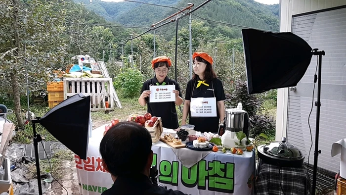 라이브커머스 농산물 판매 사진 / 군위군