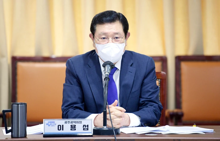 이용섭 광주광역시장이 3일 오후 시청 중회의실에서 열린 제7차 쓴소리위원회 회의에 참석해 인사말을 하고 있다./광주광역시 제공