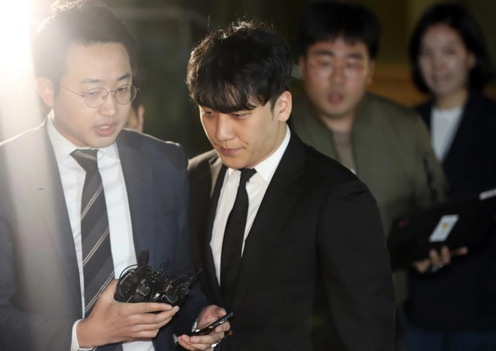 승리가 피의자 심문을 마치고 서울중앙지법을 나오고 있다. / 연합뉴스