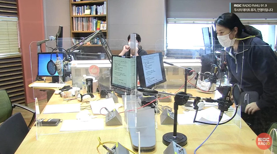 라디오 생방송에 지각한 강유미 / 유튜브 'MBC Radio봉춘라디오'