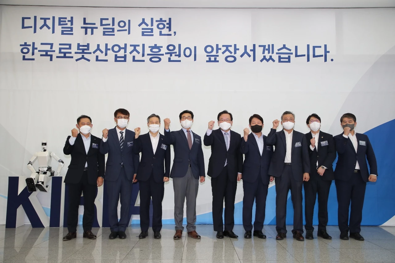 김부겸 국무총리의 대구 로봇산업 방문 현장에서 대구시를 한국형 로봇융합클러스터로 조성해가겠다는 대구 로봇사업 육성방향을 발표했다 / 대구시