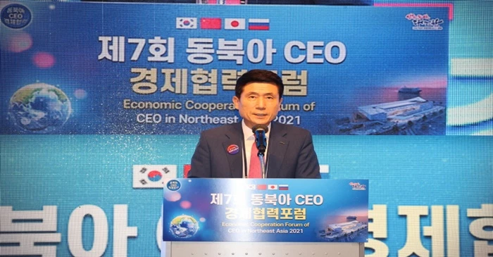 이강덕 시장이 동북아 CEO경제협력포럼 제1세션을 주재하고 있다. / 포항시 제공