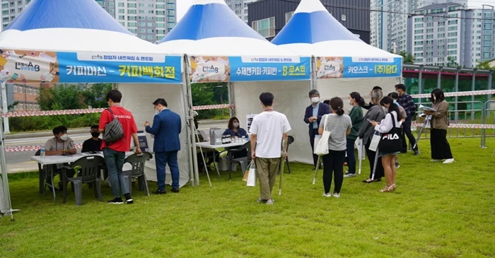 경북 포항시가  ‘창업자 네트워킹 & 멘토링’ 행사를 열고 다양한 업체들이 참여 원스톱 창업컨설팅이 진행됐다. / 포항시 제공
