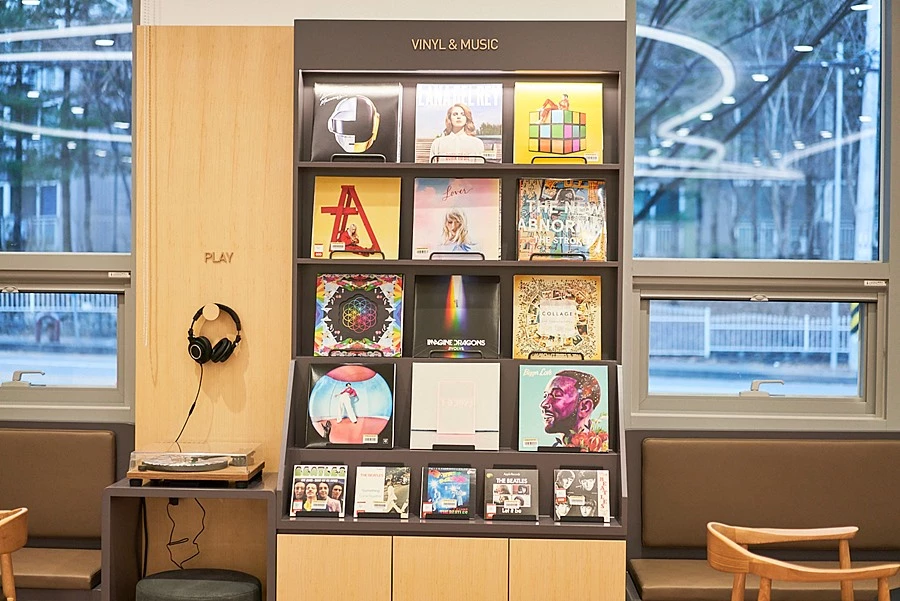 1층 LP를 들을 수 있는 곳