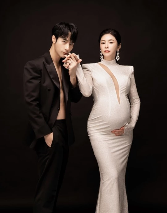 윤주만·김예린 부부 화보 / 이하 해피메리드컴퍼니 제공