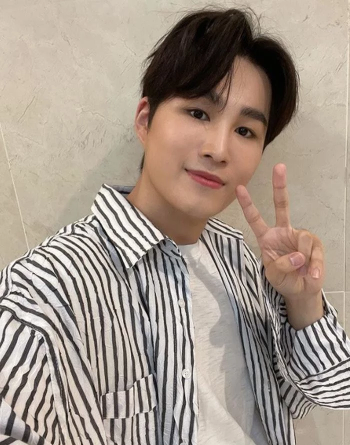 김희재 / 이하 김희재 인스타그램