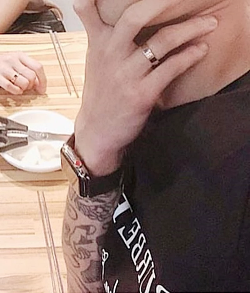 해당 사진을 확대했다
