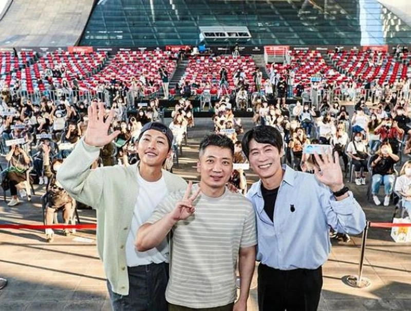 '부국제' 행사였던 '승리호' 오픈토크에 참석했던 송중기, 조성희 감독, 진선규 / 이하 부산국제영화제 공식 인스타그램