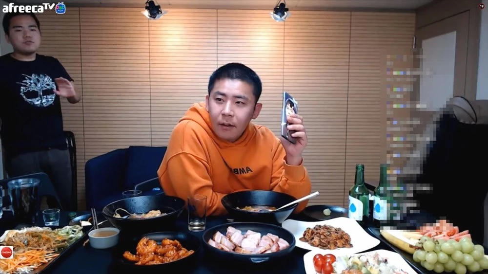 염보성(왼쪽), 철구(오른쪽) / 이하 BJ 염보성 아프리카 TV