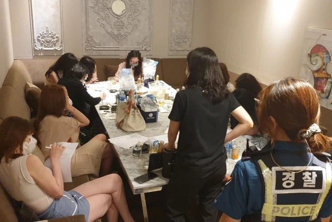지난 8월 서울에서 적발된 불법 유흥업소.  / 서울시 제공