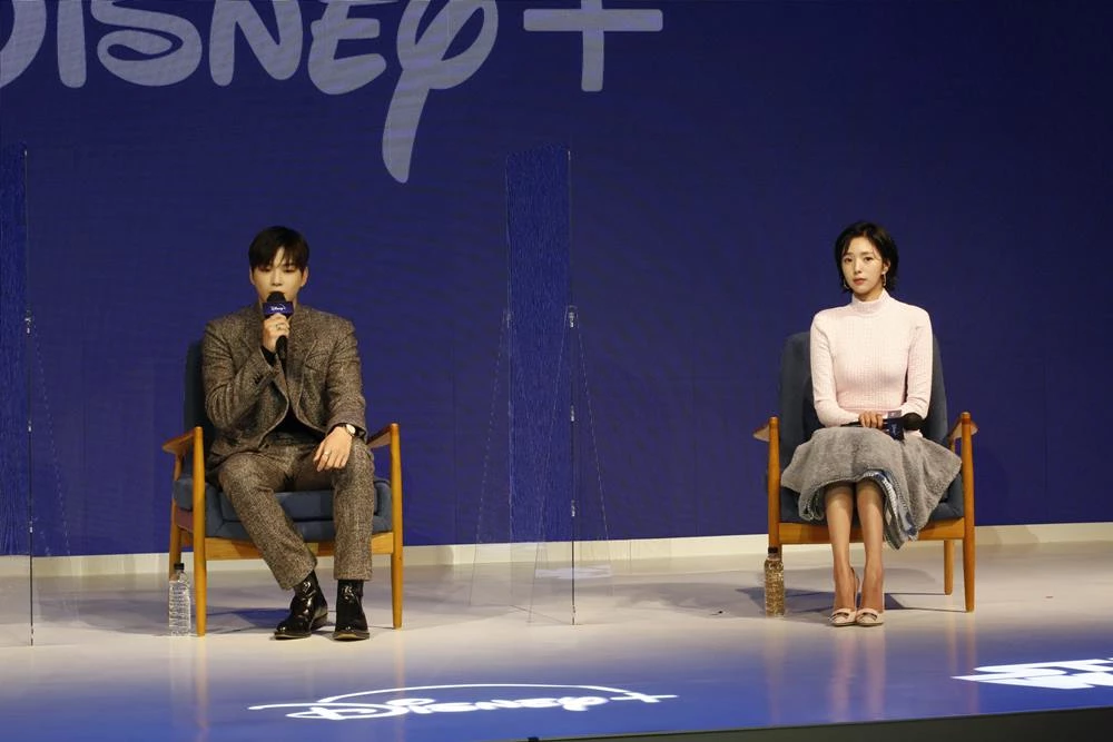 강다니엘(왼쪽)과 채수빈