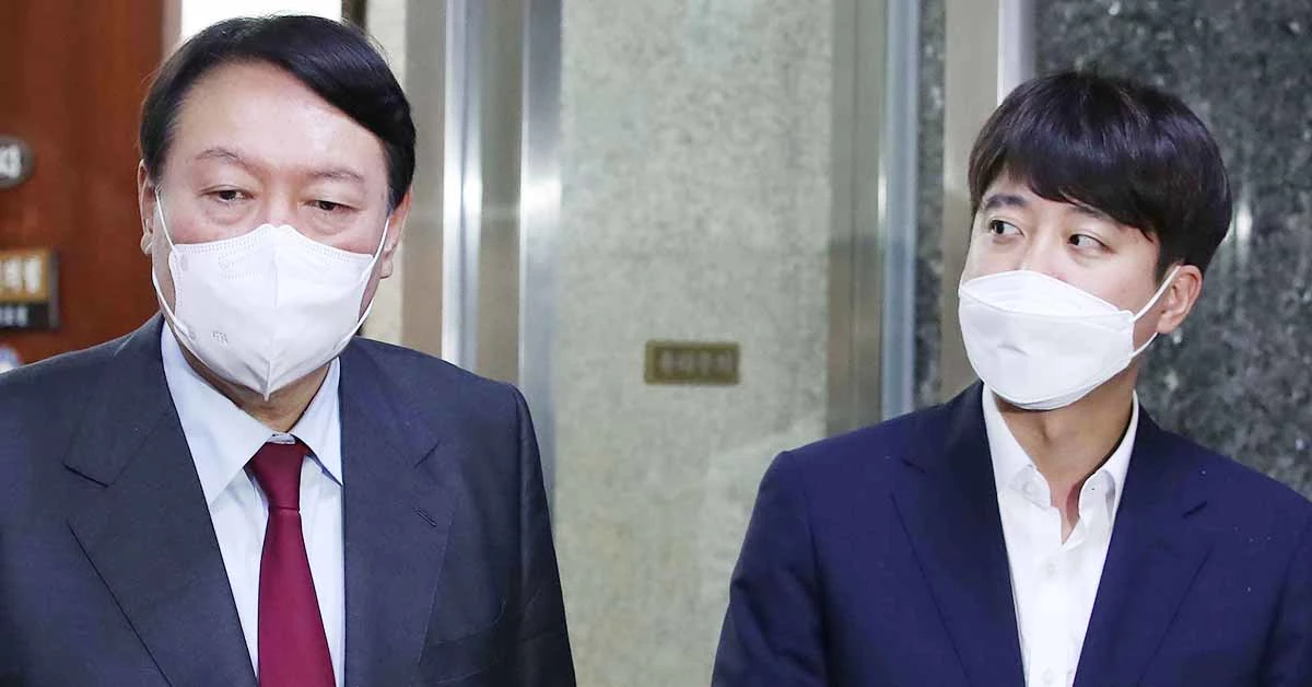 윤석열 전 검찰총장과 이준석(오른쪽) 국민의힘 대표 / 뉴스1