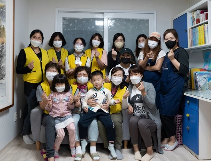 따뜻한 정리 제3호 가정 참여자 단체 사진 / 사진제공=동서대
