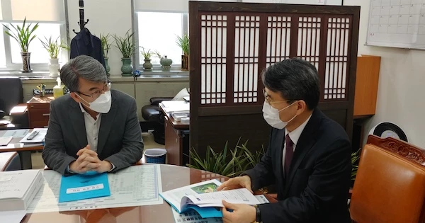 문체위 이상헌 수석전문위원-조봉업 행정부지사 / 전북도