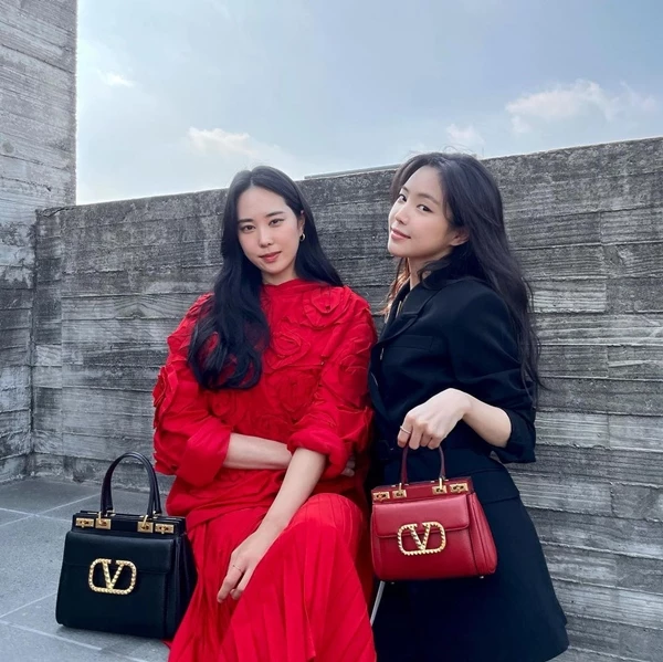 왼쪽부터 손새은, 손나은 / 손새은 인스타그램