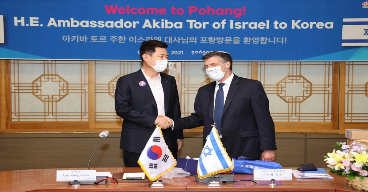 왼쪽부터 이강덕 포항시장, 아키바 토르(Akiba Tor) 주한 이스라엘 대사 / 포항시 제공