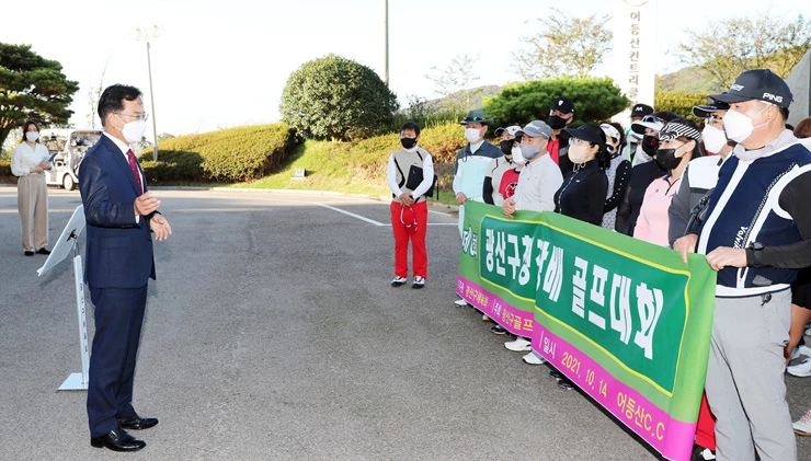 김삼호 광산구청장이 광산구청장기 지난 14일 골프대회에 참석해 인사말을 하고 있다.