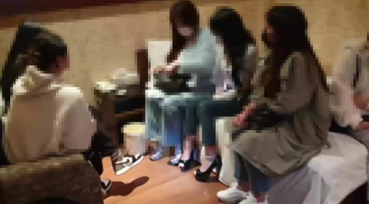 국내 최대 규모 풀살롱 유흥업소의 여종업원들 / 사진=이하 중앙일보 네이버TV 영상 캡처