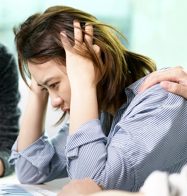 절망하고 있는 회사원. /셔터스톡