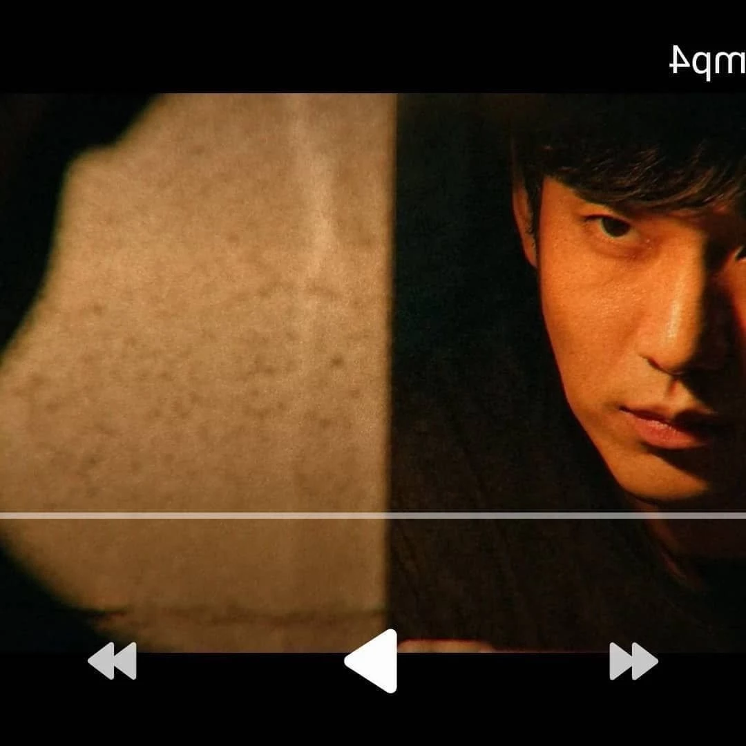 온라인 커뮤니티 / 쿠팡플레이 '어느 날'