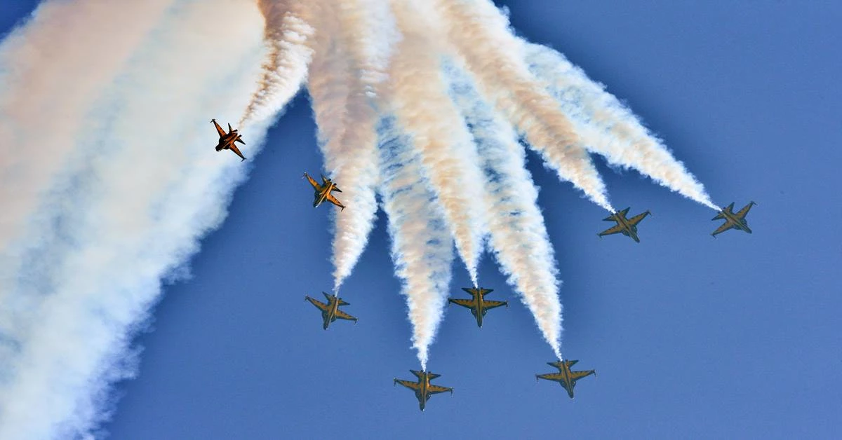 19일 공군 특수비행팀의 블랙이글스 비행행사 연습 모습 / 뉴스1