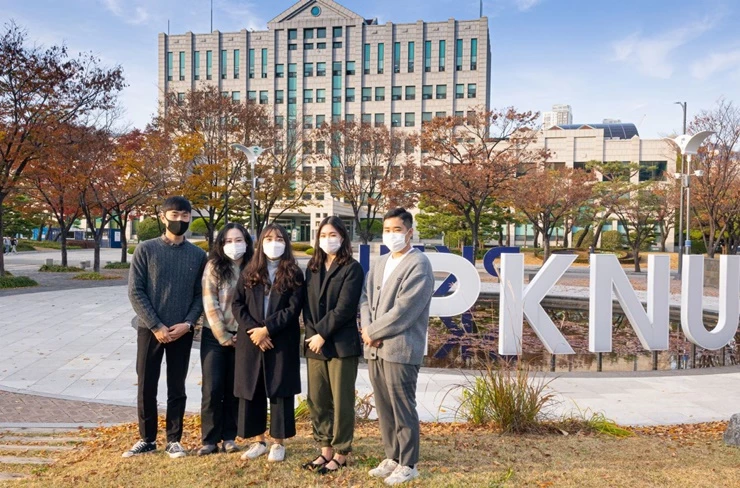 선박해양플랜트연구소장상 수상 학생팀 사진 1장(왼쪽부터 김준하, 이유진, 서명선, 박민지, 구민석).  / 사진제공=부경대