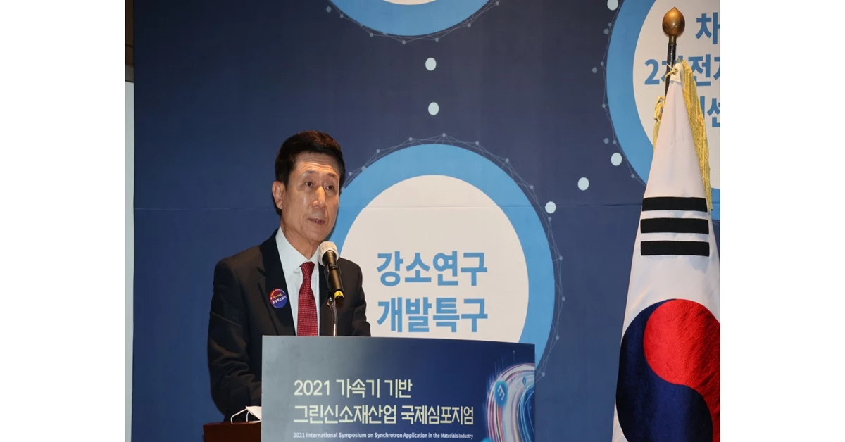 경북 포항시 이강덕 시장이 국제심포지엄에 앞서 인사말을 하고 있다 / 포항시 제공