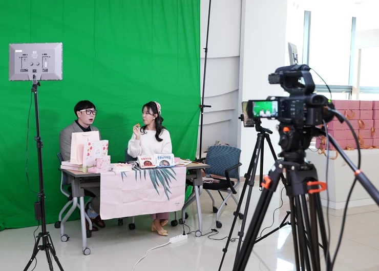 1인 미디어 스튜디오 별별아지트 성과보고회 개최 사진진(2021.11.24) / 영천시