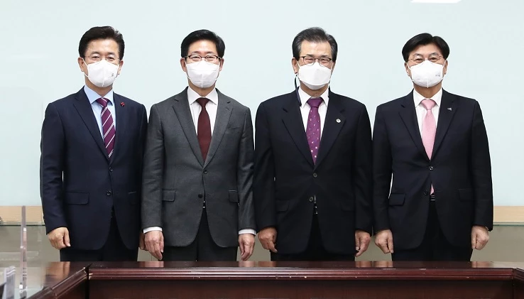 충청권 광역단체장들 / 충남도