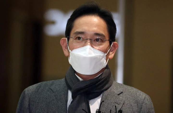 이재용 삼성전자 부회장이 미국 출장을 마친 뒤 24일 서울 강서구 김포공항 서울김포비즈니스항공센터에 들어서고 있다. / 뉴스1