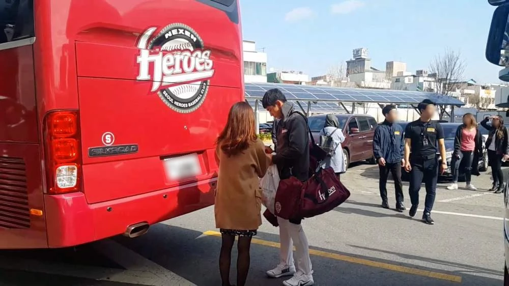 팬서비스를 하는 이정후 / 유튜브 '펀펀Funpun'