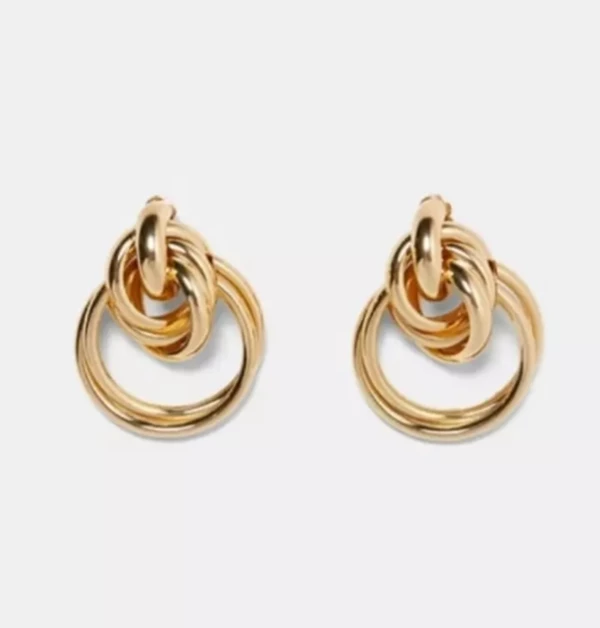 이슈야 글 '여자들이 귀걸이 자라(ZARA)에서 잘 안 사는 이유' 캡처. / 이하 이슈야, 자라