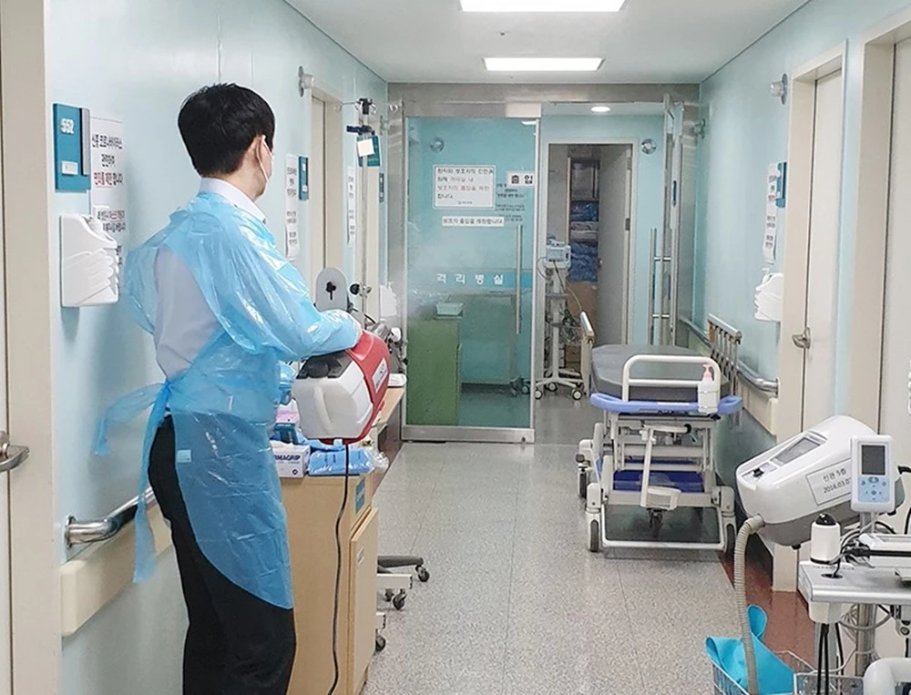 혜민병원에서 방역 작업이 이뤄지고 있다
