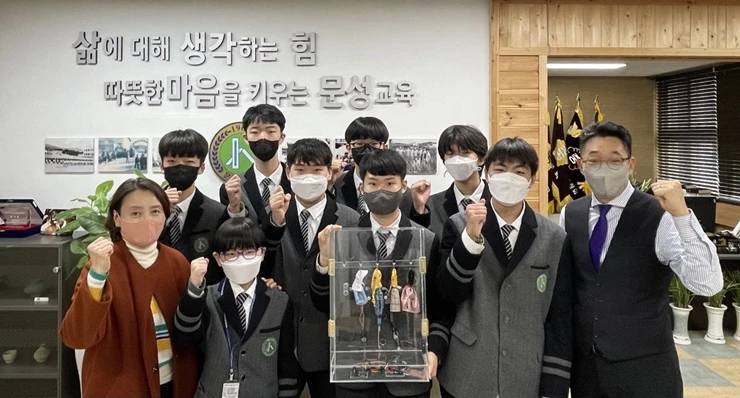 스티브 잡스를 꿈꾸는 시골 아이들의 도전 성공기(김천 문성중 Led(스마트 옷장)) / 경북교육청