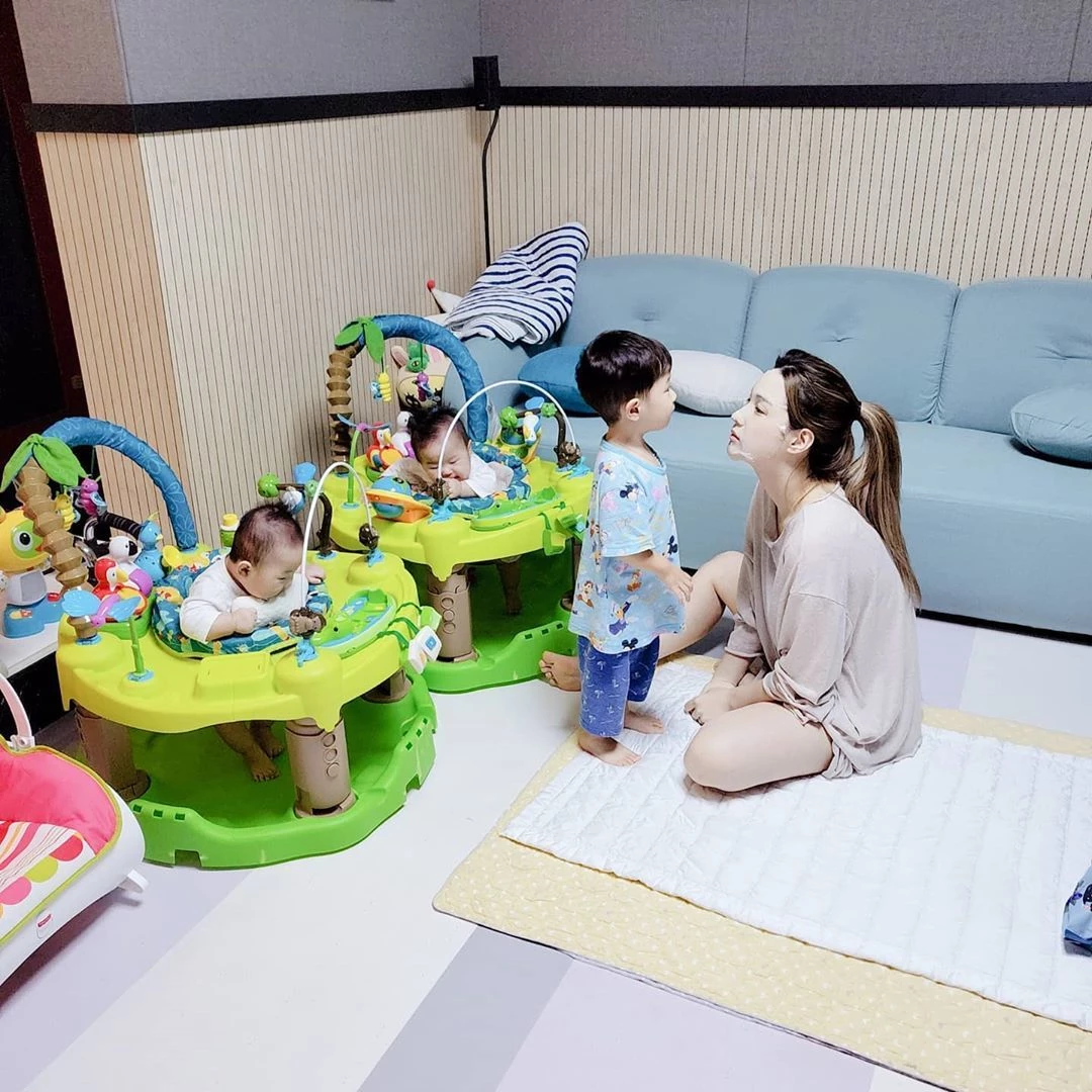 '25세 애셋맘' 율희가 SNS에 올린 사진, '아래 부분'에 눈이 휘둥그레진다 (+사진)