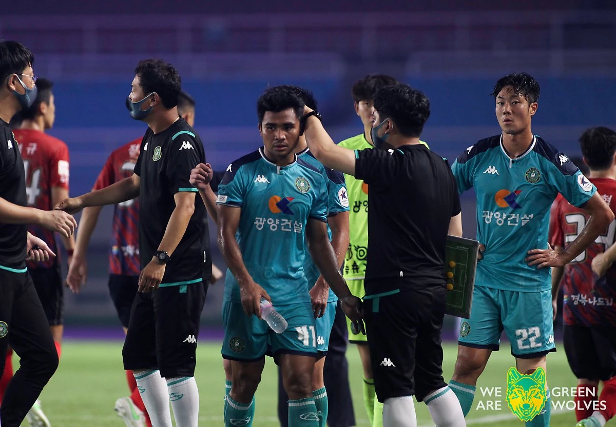 안산 그리너스FC 아스나위(가운데, 41번) / 안산 그리너스FC