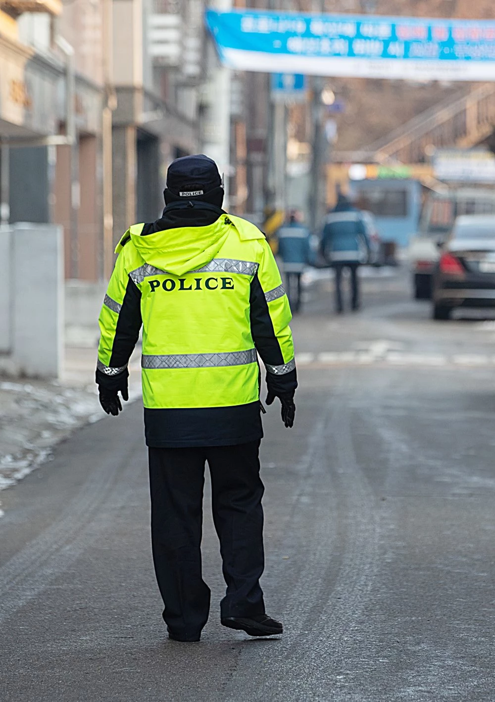 조두순 자택 주변에서 근무를 서고 있는 경찰. 자료 사진