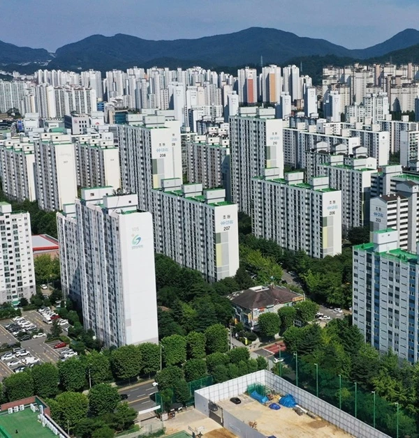 안양시 동안구 일대 아파트단지 모습. /연합