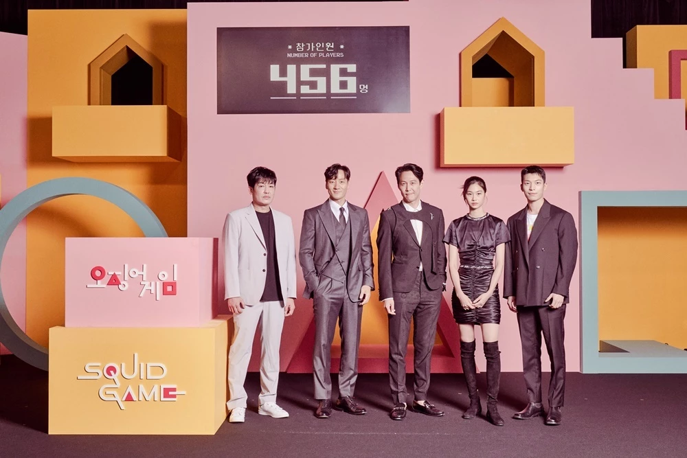 넷플릭스 '오징어 게임' 제작발표회에 참석한 주연배우들. (왼쪽부터) 허성태 박해수 이정재 정호연 위하준