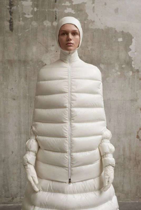 인스티즈 글 '389만 원 롱패딩' 캡처. / 이하 인스티즈, 몽클레르