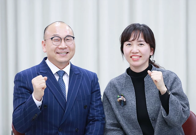 강신정 사무관과 서기철 주무관