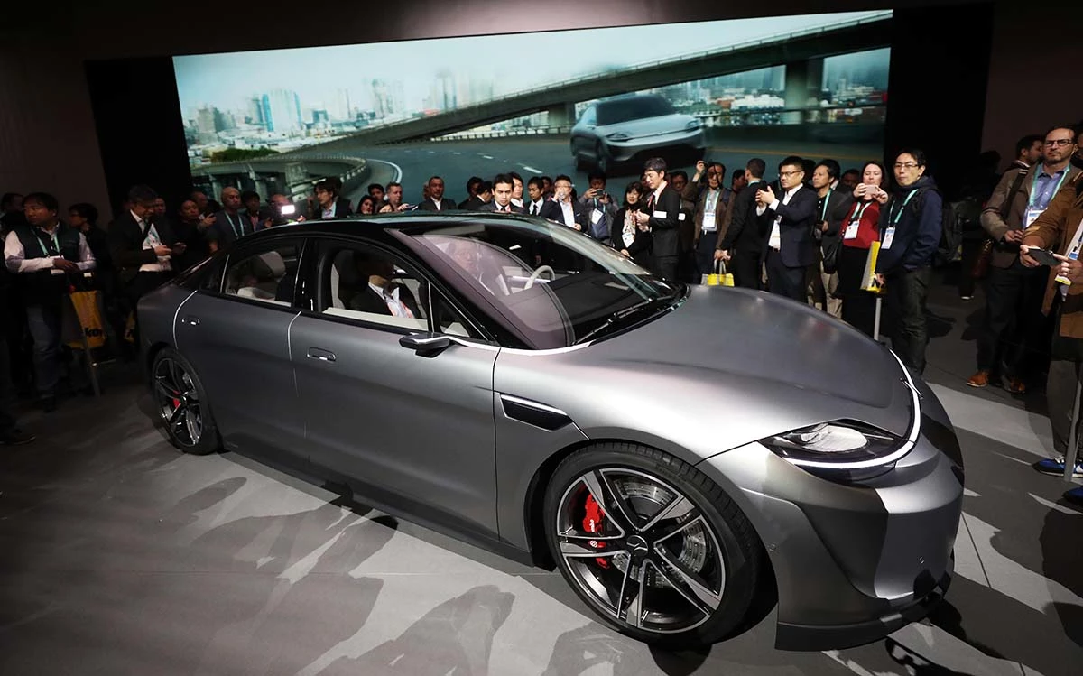 일본 전자업체 소니의 SUV 전기차 콘셉트카 '비전-S 02'. 소니는 이 차를 4일(현지시각) 미국 라스베이거스에서 열린 CES 사전 행사에서 공개하고 전기차 회사를 설립하겠다고 공식 발표했다.  / 뉴스1