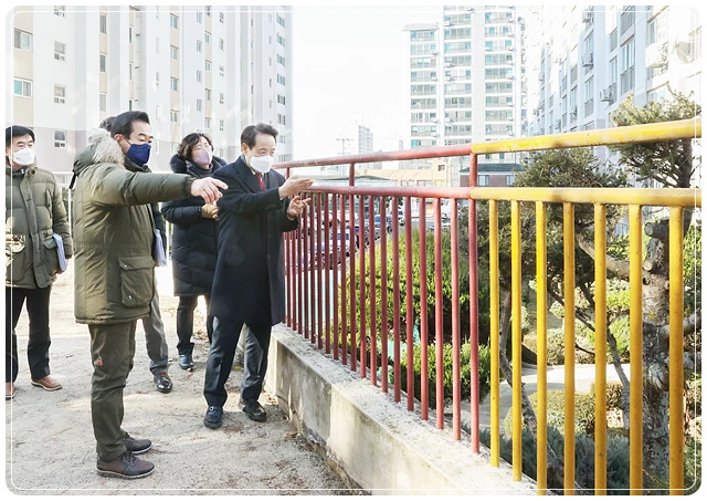 [포토]광주시 동구, 노후 어린이놀이시설 현장점검