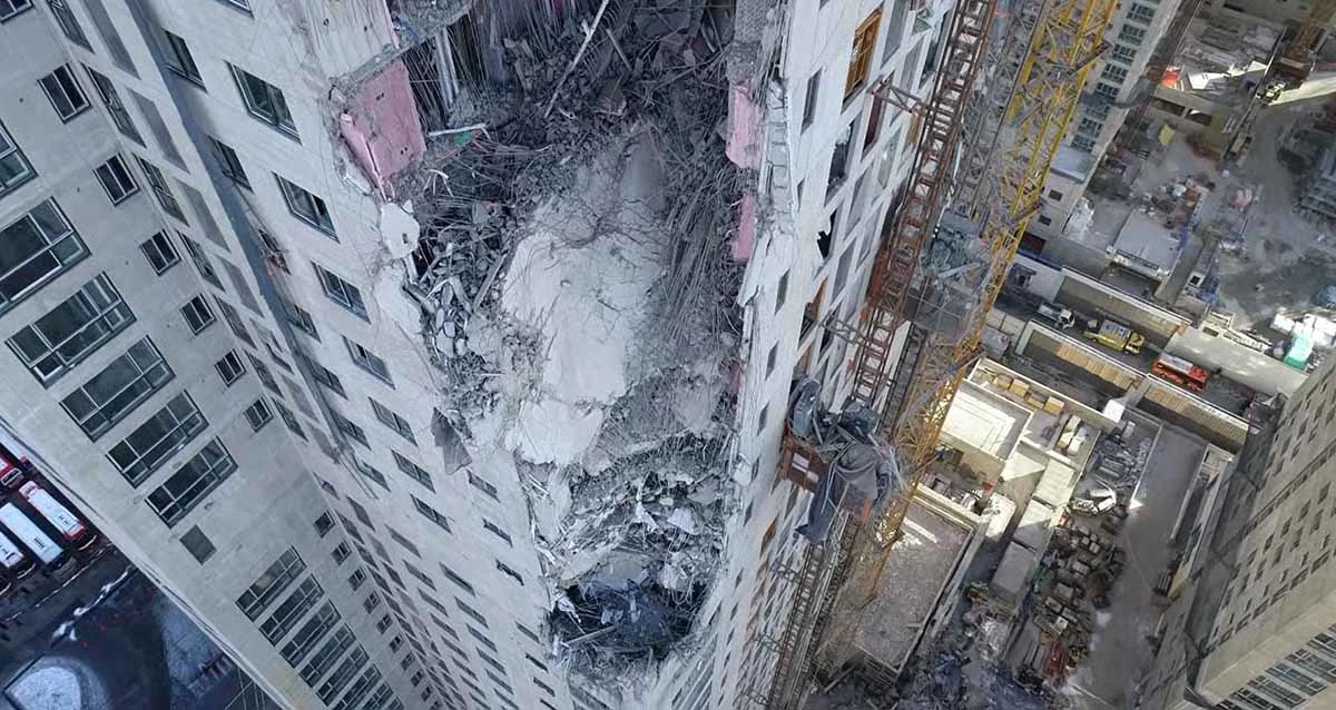 지난 11일 오후 3시46분쯤 광주 서구 화정동 한 아파트 공사현장에서 붕괴 사고가 발생했다. 사진은 사고가 발생한 아파트 공사현장 모습. / 광주 소방본부 드론 영상 갈무리