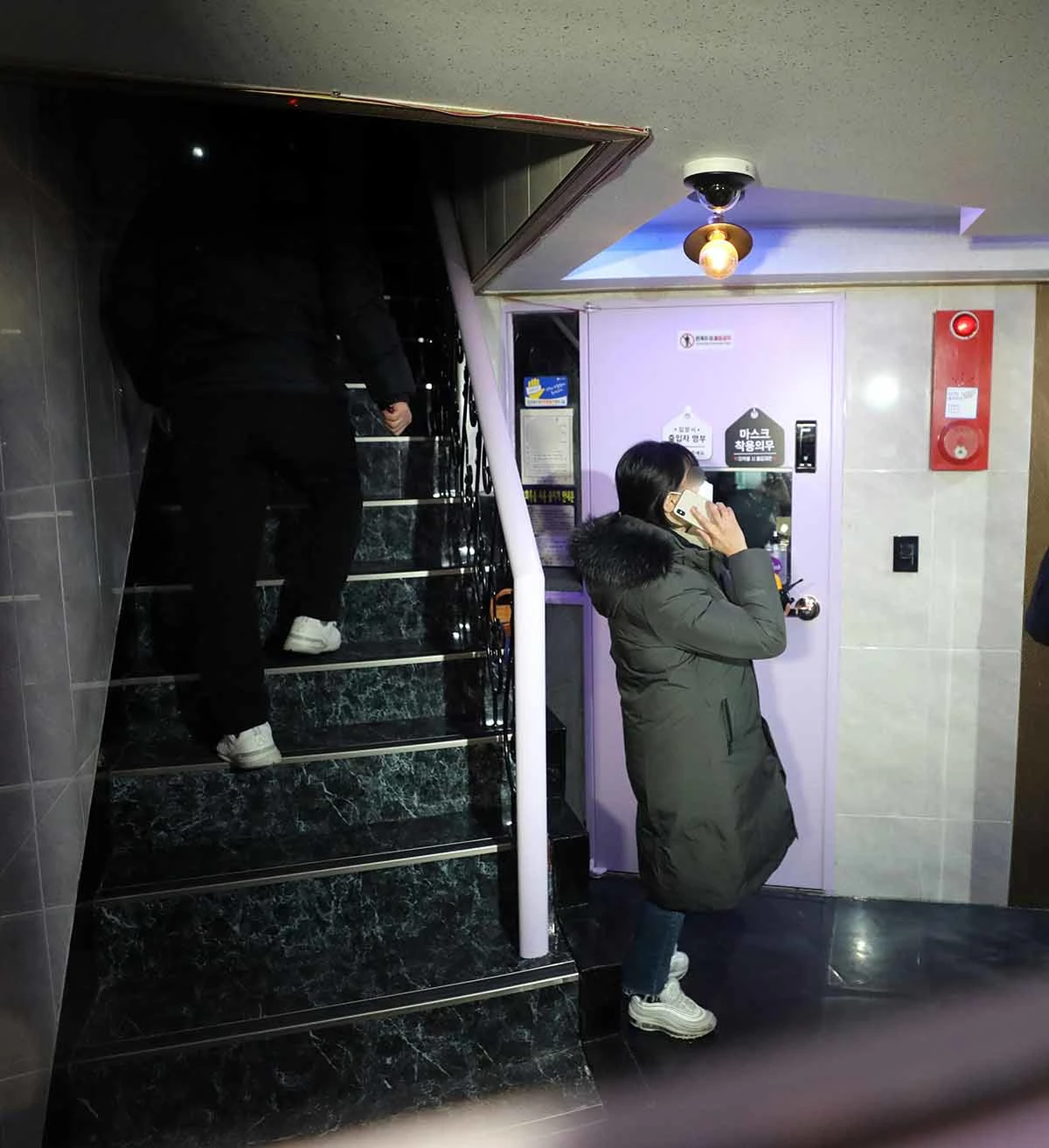 이재명 더불어민주당 대선후보의 '변호사비 대납 의혹' 관련 녹취록을 최초로 제보했던 50대 남성이 숨진 채 발견됐다. 12일 경찰에 따르면 이모씨는 전날(11일) 오후 8시40분쯤 서울 양천구 신월동의 한 모텔에서 숨진 채 발견됐다. 이씨는 약 3개월 전부터 이 모텔에 장기투숙한 것으로 확인됐다. 사진은 이날 이모씨가 숨진 서울 양천구 모텔의 모습.  / 뉴스1